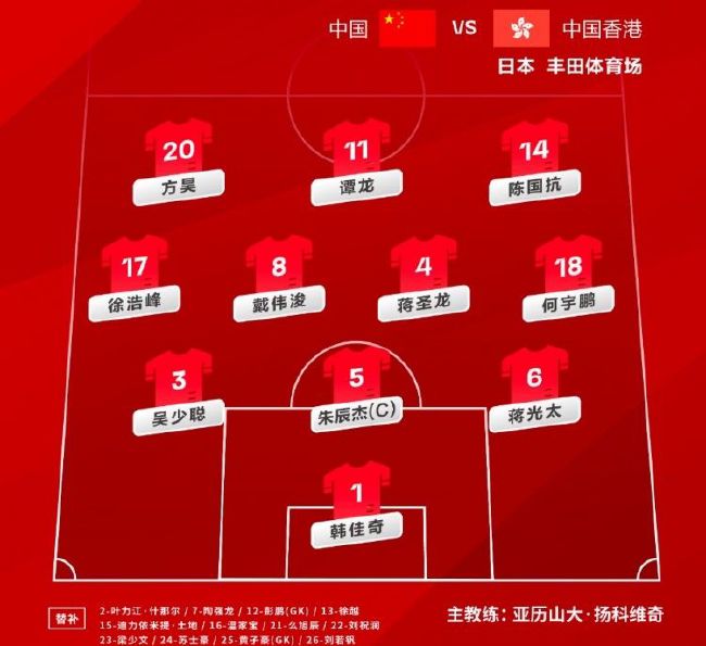 影后朱丽安·摩尔黑裙端庄。