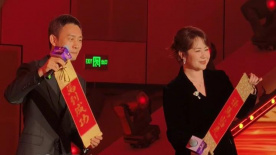这种感受正是动作片暴力美学所蕴藏的精神张力，张小迪老师将其称为“未来复古主义”，也可理解为“梦核”。
